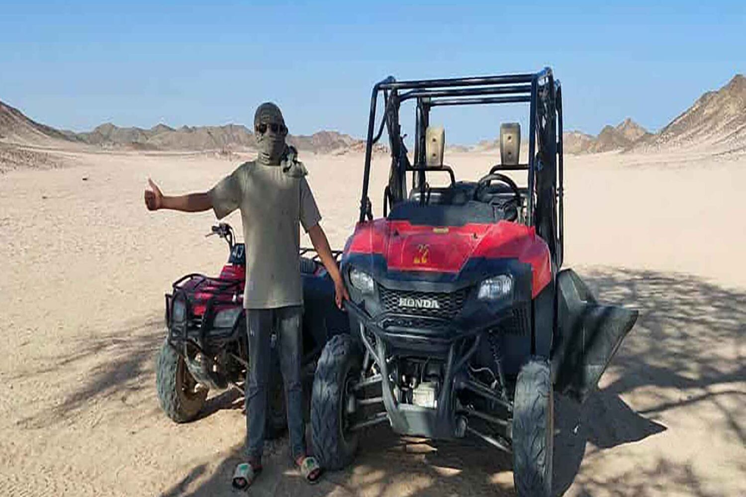 Private Mega Buggy Tour zum Sonnenuntergang – Wüstenabenteuer in den Roten-Meer-Bergen