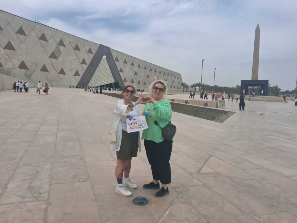 Private-Kairo-Tour-ab-Hurghada-mit-dem-Auto-Pyramiden-GEM-Museum