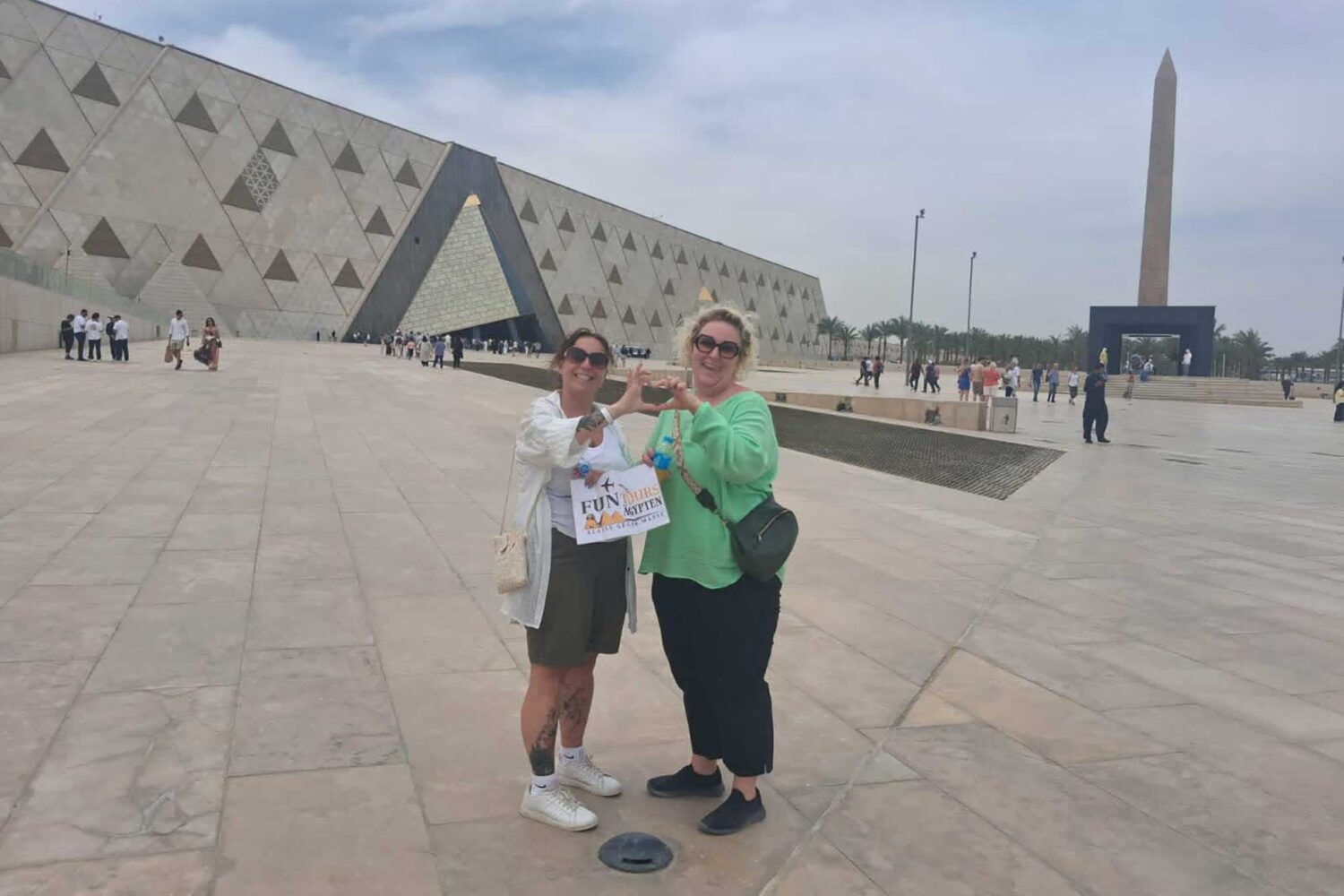 Private-Kairo-Tour-ab-Hurghada-mit-dem-Auto-Pyramiden-GEM-Museum
