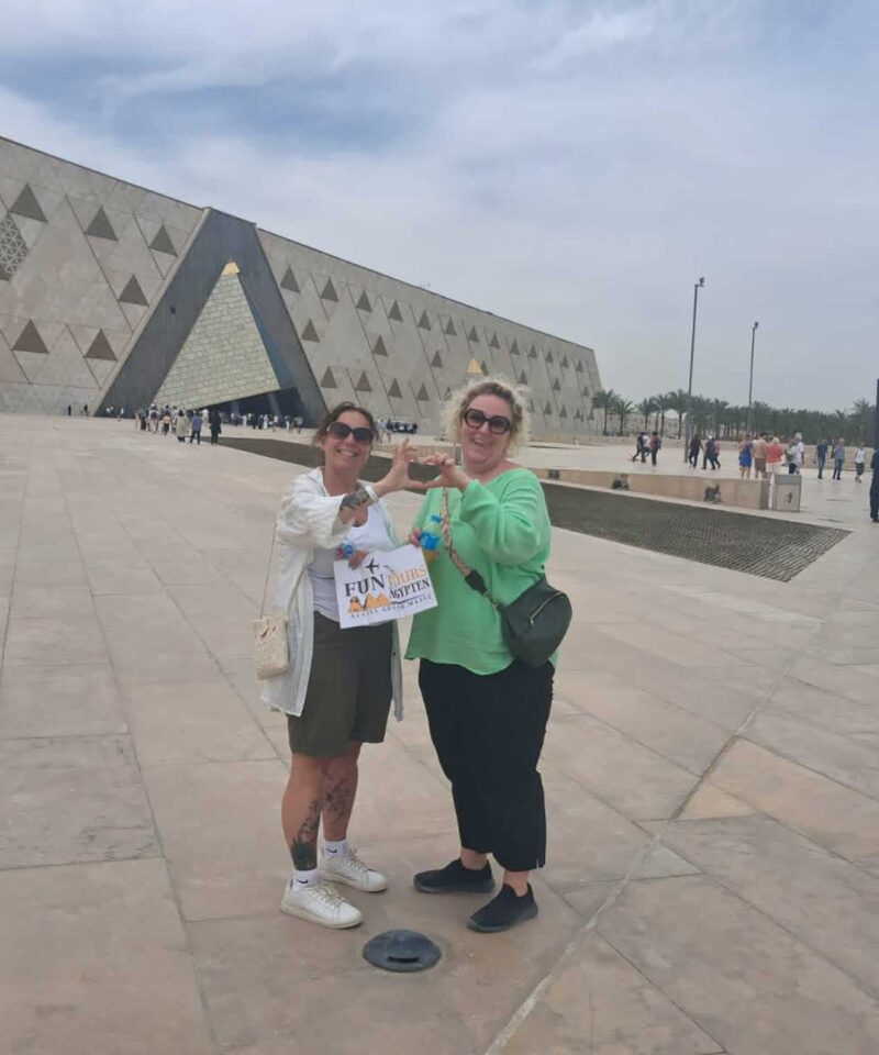 Private-Kairo-Tour-ab-Hurghada-mit-dem-Auto-Pyramiden-GEM-Museum