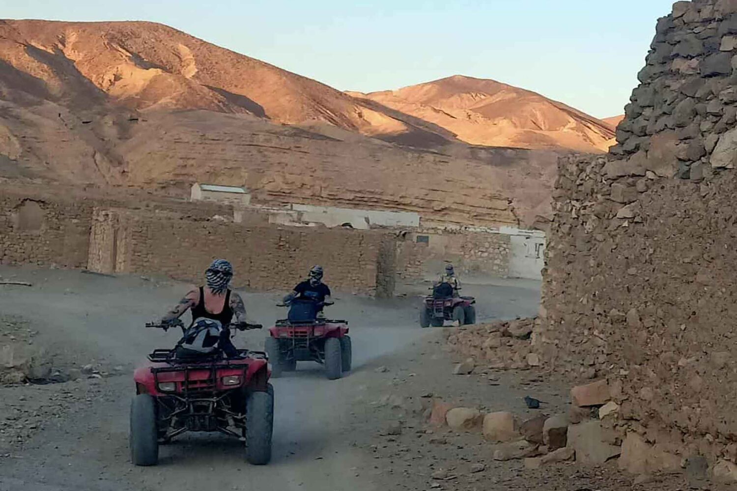 Private Quad Tour zum Sonnenuntergang – Berge & Geisterstadt