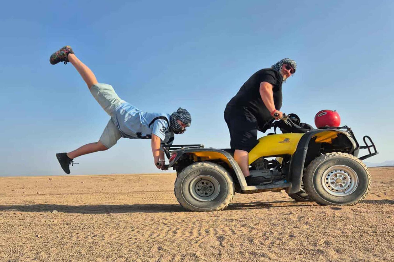 Private Mega Quad Tour zum Sonnenuntergang – Wüstenabenteuer in den Roten-Meer-Bergen
