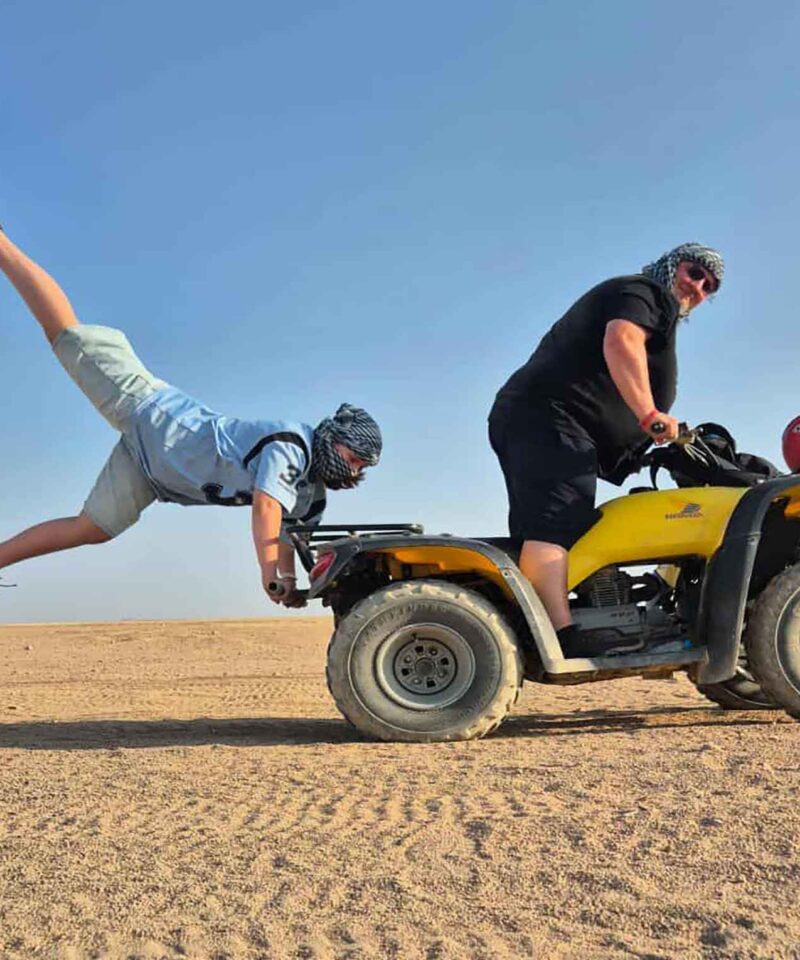 Private Mega Quad Tour zum Sonnenuntergang – Wüstenabenteuer in den Roten-Meer-Bergen