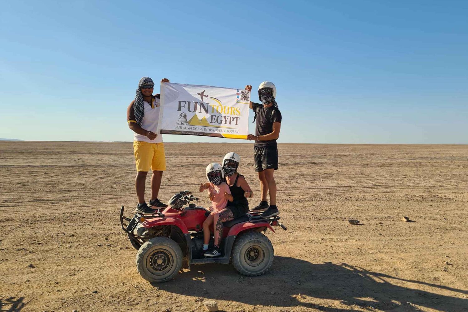 Private Super Quad Tour – Abenteuer, Beduinendorf, Show & Abendessen