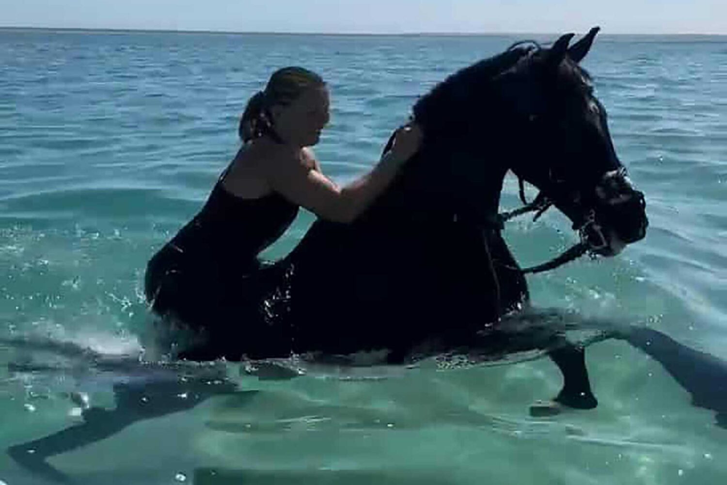 3-Stündiger Reitausflug durch Wüste & Strand mit optionalem Schwimmen mit Pferden