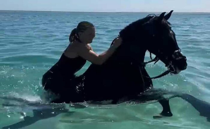3-Stündiger Reitausflug durch Wüste & Strand mit optionalem Schwimmen mit Pferden