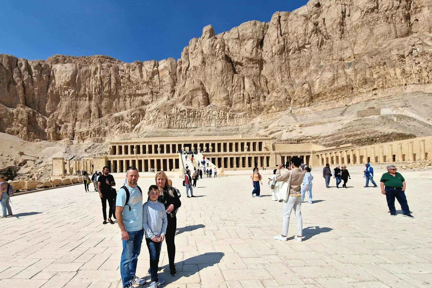 Private Tagestour nach Luxor – Tal der Könige, Karnak, Hatshepsut & Nilfahrt