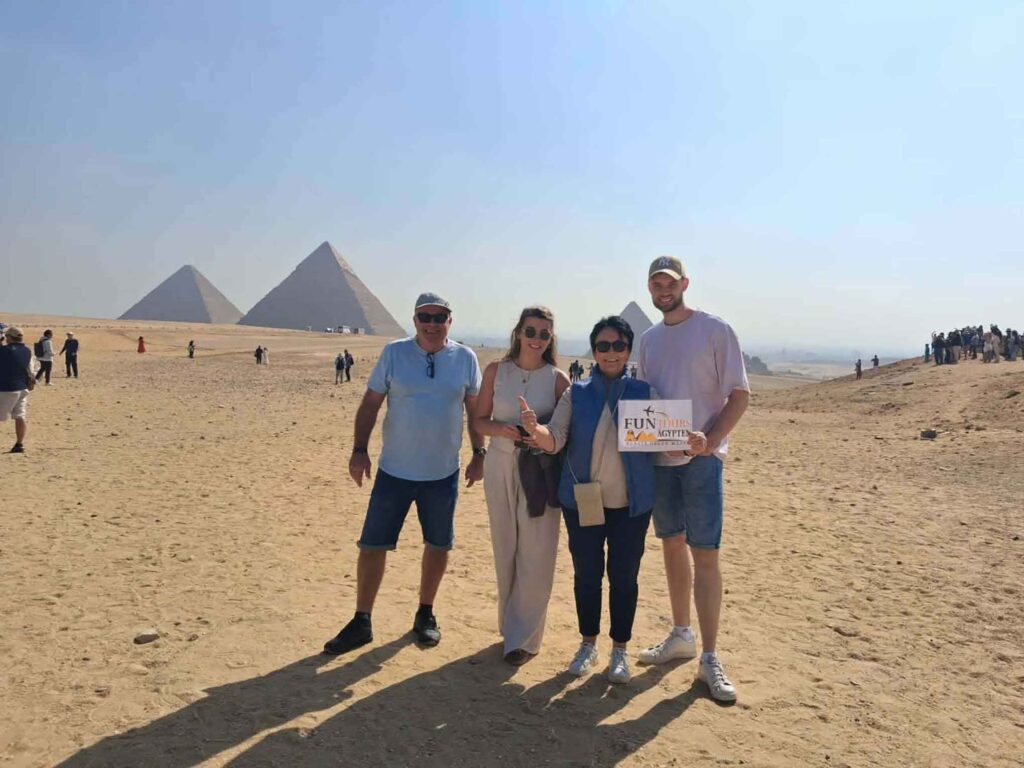 Kairo Tagestour ab Hurghada mit Flug zu den Pyramiden und Ägyptisches Museum