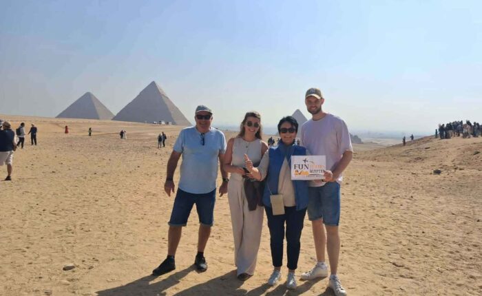 Kairo Tagestour ab Hurghada mit Flug zu den Pyramiden und Ägyptisches Museum