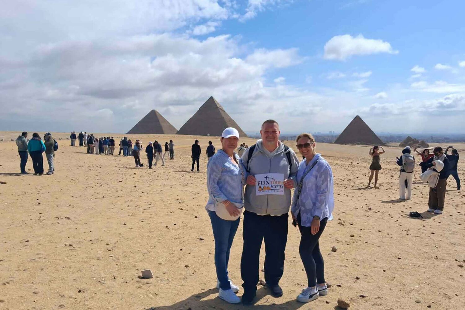 Private Kairo Tagestour mit Flug ab Hurghada zu den Pyramiden von Gizeh und Grand Egyptian Museum