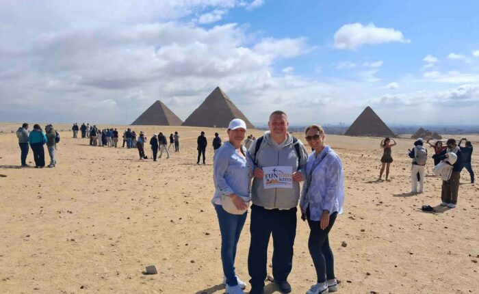 Private Kairo Tagestour mit Flug ab Hurghada zu den Pyramiden von Gizeh und Grand Egyptian Museum