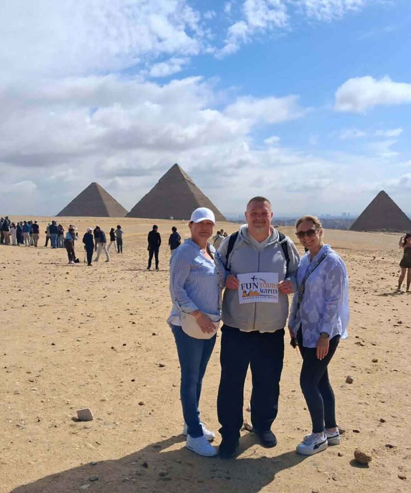 Private Kairo Tagestour mit Flug ab Hurghada zu den Pyramiden von Gizeh und Grand Egyptian Museum